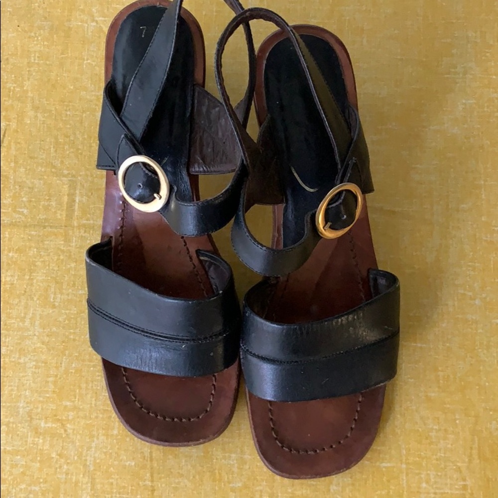 Black strapped vintage block heel